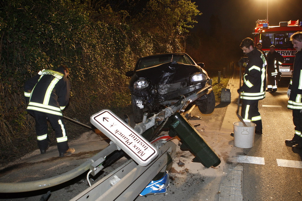 VU Koeln Militaerringstr nach VU zu Fuss gefluechtet P03.jpg